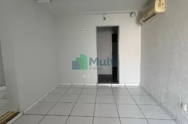 Imóvel Comercial em excelente localização no Bairro Jd. América com terreno de 415,20m² e 178,38m² de construção.