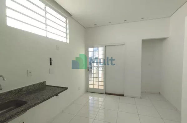 Imóvel Comercial em excelente localização na Zona Sul, 360m² de terreno e 262,34 de área construída, 12 salas amplas.