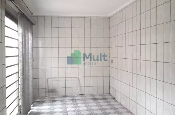 Casa térrea localizada no Bairro Campos Elísios com 104m² de construção.