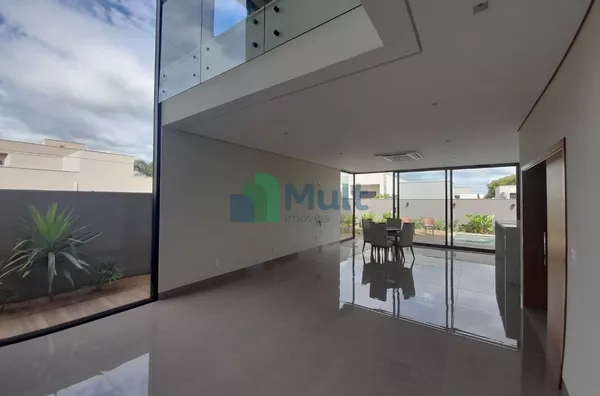 Casa nova, são 3 suítes, completa e com a cara da sua família!!!!