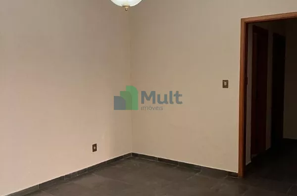 Apartamento localizado no Bairro  Jd. Irajá com 98,44m²