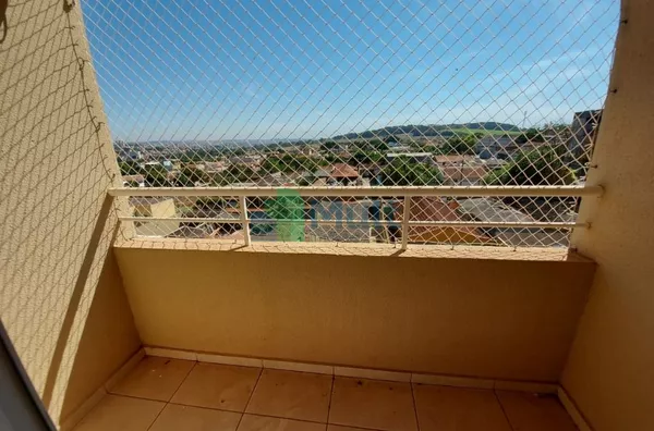 Apartamento em ótima localização com 2 dormitórios, sendo 1 suíte.