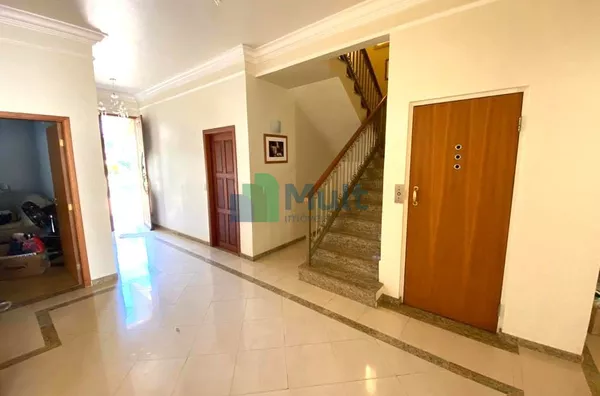 Maravilhoso Sobrado em condomínio de alto padrão com terreno de 900m² e 500m² de construção, 4...