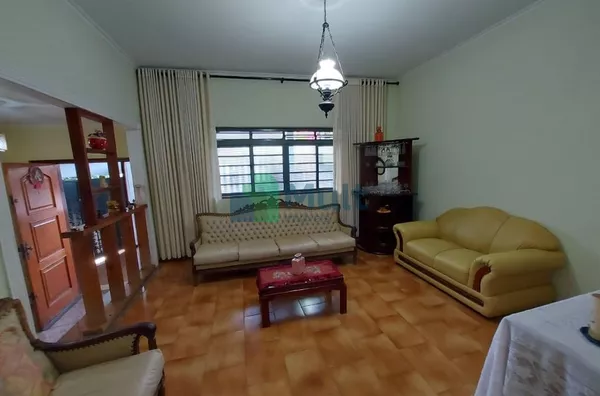 Casa térrea em excelente localização no Bairro Campos Elísios.