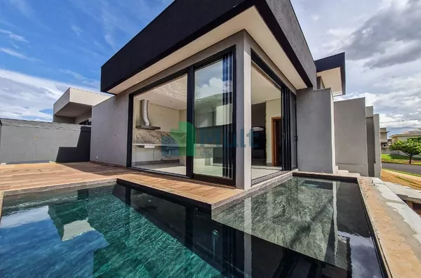 Casa  em Condomínio de Alto Padrão em excelente localização no Residencial Alto do Castelo com 437,98m² de terreno e 229,48m² de área construída.