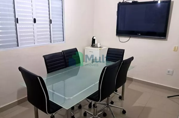 Casa Térrea  Residencial/Comercial em ótima localização no Bairro Sta. Cruz do José Jacques com 140m² de área útil.