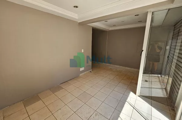 Imóvel Comercial reformado em excelente localização no Centro da Cidade com 67m² de área útil