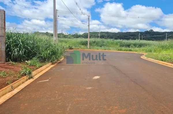 Terreno em Loteamento no Villas do Mirante com 180m².