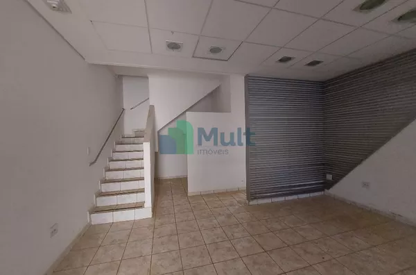 Salão Comercial com 140m² em ótima localização.