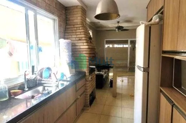 Sobrado localizado no Bairro Vila Guiomar com 248m².
