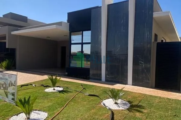 Casa Térrea á venda no Condomínio Alto do Castelo 1.