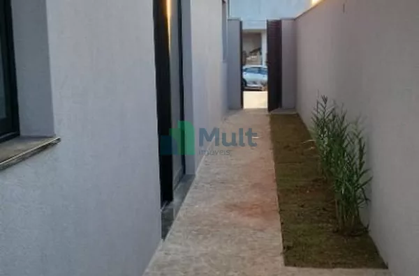 Casa Térrea em Condomínio Fechado no Bairro Quintas de São José com 319m².