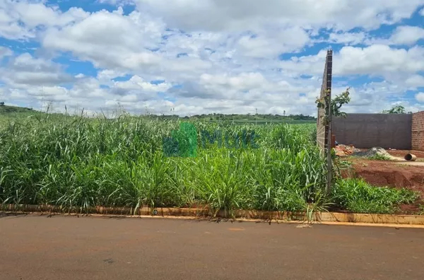 Terreno em Loteamento no Villas do Mirante com 180m².