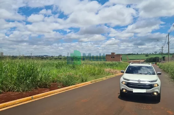 Terreno em Loteamento no Villas do Mirante com 180m².
