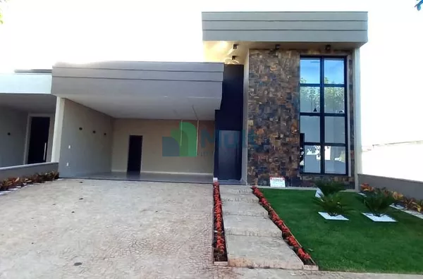 Casa Nova localizada no Condomínio Vivendas da Mata com terreno de 273, 62m² e 172 de área útil.