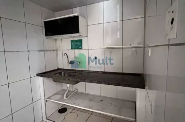 Salão Comercial com Piso frio / Pintura Nova / Laje, localizado no Bairro Campos Elísios com 70m² de área privativa.