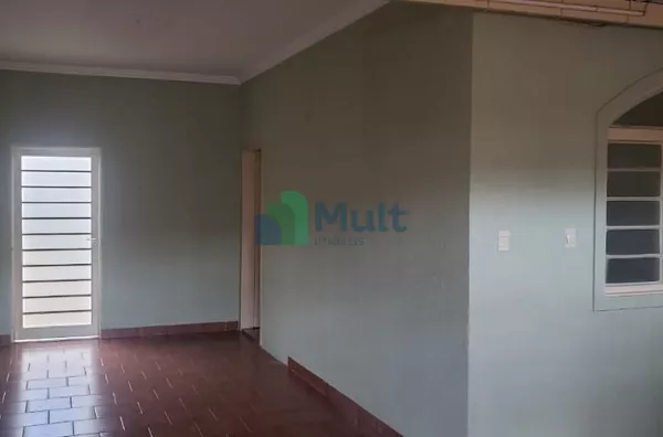 Casa Térrea localizada no Bairro Ipiranga com terreno de 215,36m² e 176,25m² de área construída.