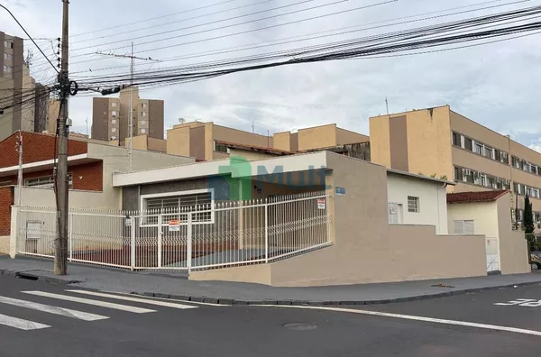 Casa Térrea localizada no Jd. Paulista com 330m², 3 dormitórios.