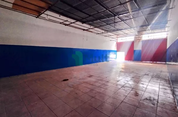 Salão Comercial em ótima localização no Monte Alegre, com 260m²