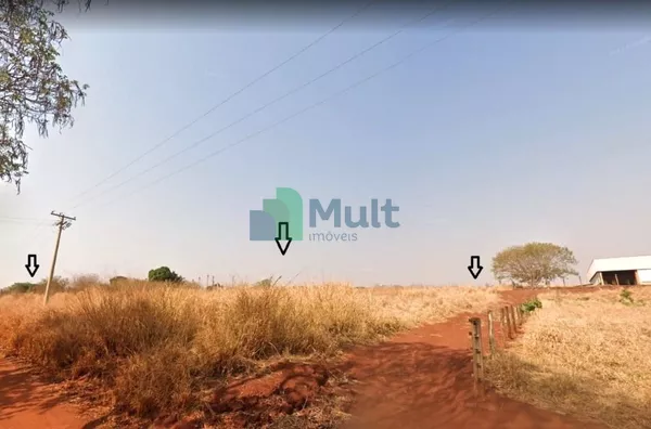 Terreno localizado na Cidade de Guairá-SP no Anel Viário Km2 com rua Manoel Marcos  no Pq Industrial com 3 Hectares .