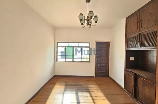 Casa Térrea em excelente localização no Bairro Jd América com terreno de 250m² e 155,64m² de área útil.