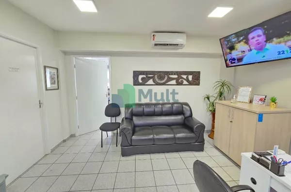 Sala Comercial em excelente localização no Centro da Cidade com 88,35m² de área privativa. São 2  salas privativas.