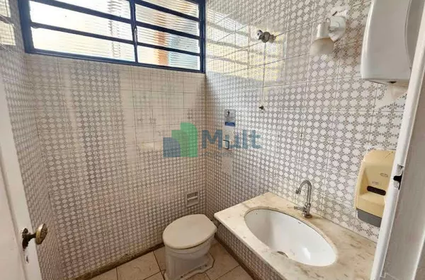 Imóvel Comercial em excelente localização no Bairro Vila Seixas com 300m² de terreno e 187m² de área útil.
