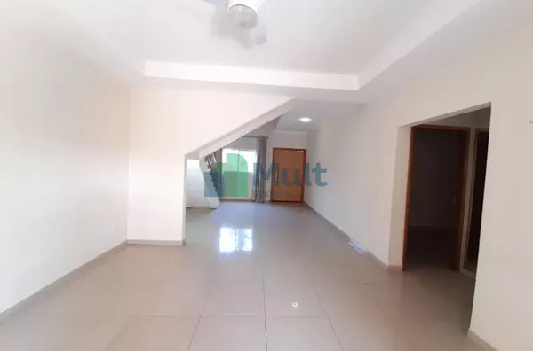 .Sobrado em excelente localização em Condomínio fechado com  terreno de 300m² e 265m² de área privativa.