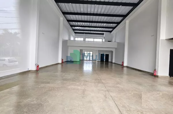 Galpão Comercial Novo em excelente localização próximo ao Condomínio Vila Romana I  e Cia da Luz com 355m² de terreno e 345m² de área construída.