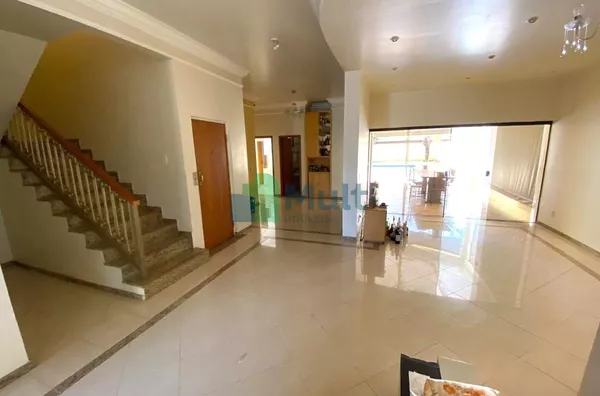 Maravilhoso Sobrado em condomínio de alto padrão com terreno de 900m² e 500m² de construção, 4...