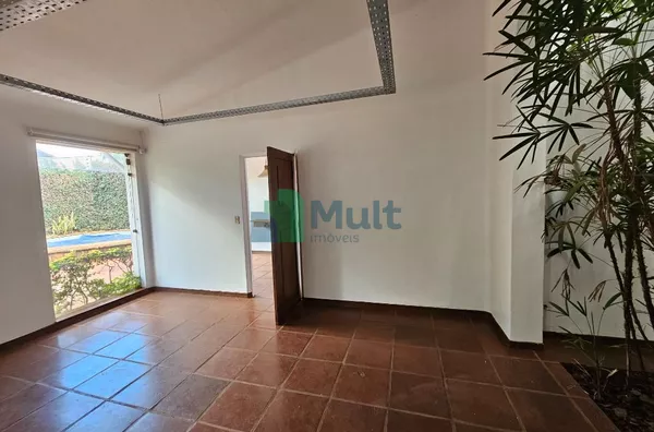 Casa Térrea Residencial/Comercial com 340.00 m², no bairro Jardim Sumaré, localizada próximo às...