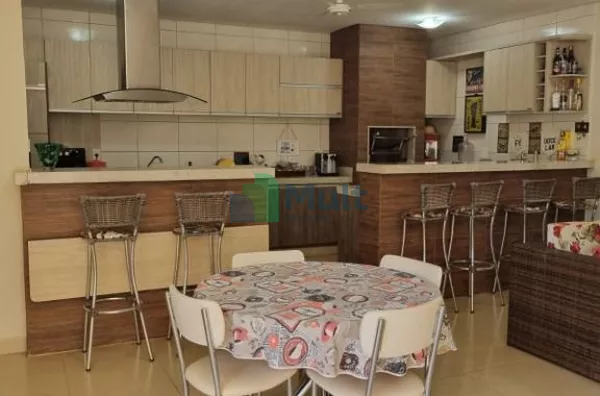 Casa com 3 quartos à venda, 175 m²