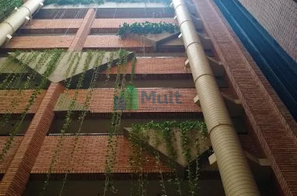 Sala Comercial em excelente localização no Ed. Center Plaza com 49m² de área privativa.