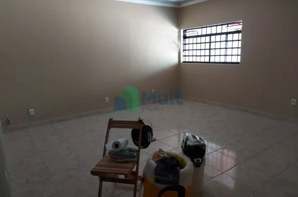Casa para venda em condomínio fechado, no Jardim Florestan Fernandes com 200 m² de terreno e 90 m² de área construída.