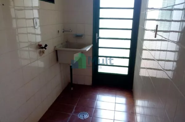 Apartamento com 3 dormitórios para alugar, 75 m² por R$ 1.650,00/mês - Independência - Ribeirão Preto/SP