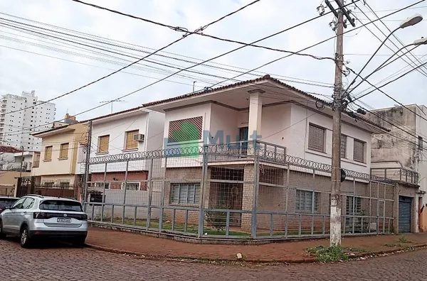 Sobrado localizado no Bairro Campos Elísios com 275m² de área construída .