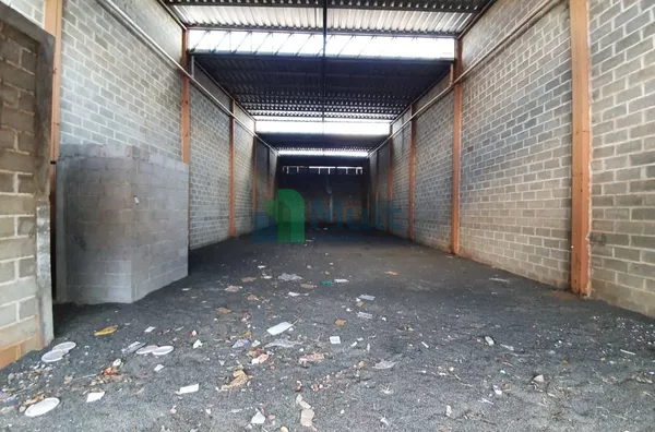Galpão Comercial em ótima localização no Jd . Anhanguera com 320 m² próximo a Av. Bananal e...
