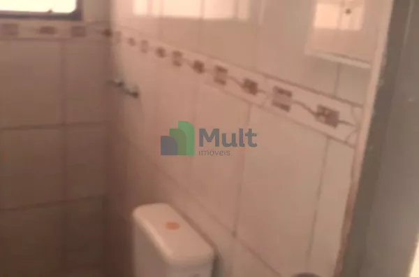 Casa térrea localizada no Bairro Jd. Paiva com terreno de 185m² e 60m² de construção, 2...
