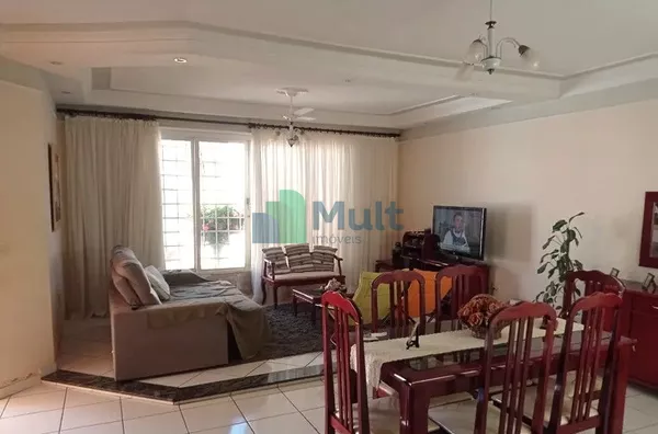 Casa térrea localizada no Bairro Palmares com terreno de 336m² e 213m² de  construção.