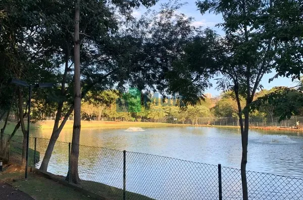 Terreno em Condomínio de Alto Padrão com 521,30m² de área total, terreno de ilha.