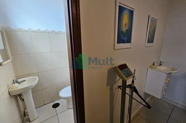 Linda Sala em Condomínio, excelente localização no Bairro Alto da Boa Vista com 17m² de área útil.