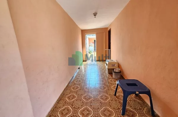 Casa térrea localizada no Bairro Campos Elísios com terreno de 484m² e 174,45m² de construção.