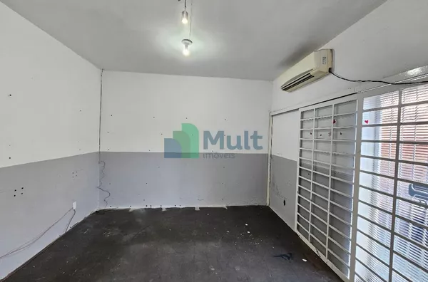 Sala Comercial em ótima localização no Bairro Jardim Paulista com 28m², próximo à Av Treze de Maio, quase em frente a antiga  Doce Festa.