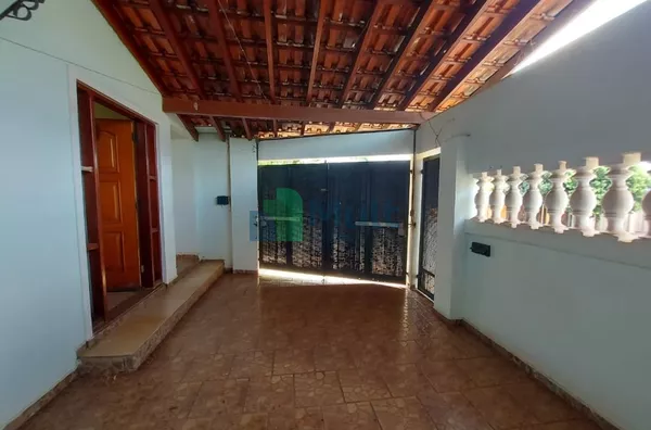 Casa térrea em excelente localização no Bairro Campos Elísios.