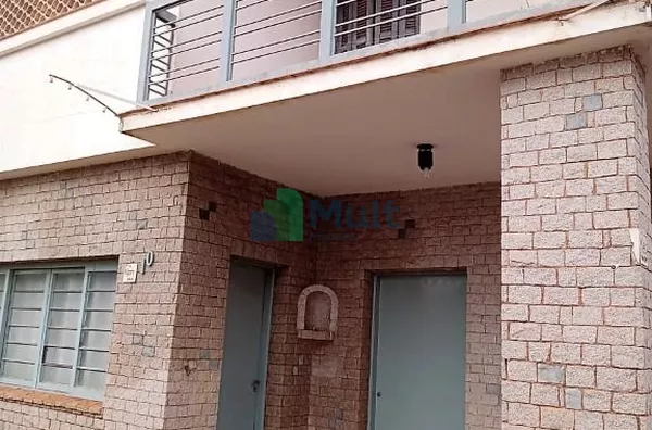 Sobrado localizado no Bairro Campos Elísios com 275m² de área construída .