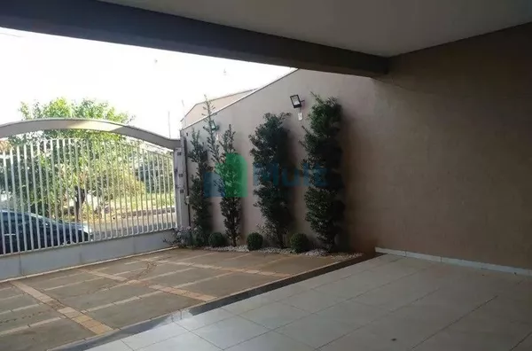 Lindo Sobrado no Bairro da Ribeirânia com 4 dormitórios, piscina e varanda gourmet, 359m² de área útil.