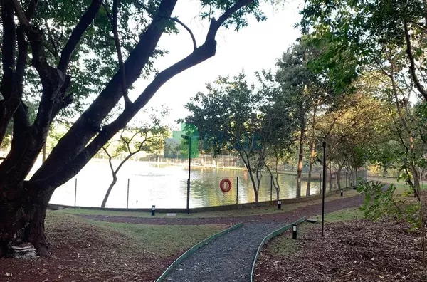 Terreno em Condomínio de Alto Padrão com 521,30m² de área total, terreno de ilha.