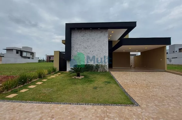 Casa Térrea á venda no Condomínio Alto do Castelo 1. 178m²