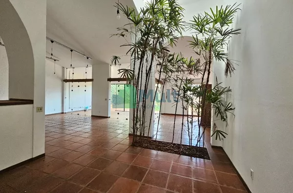Casa Térrea Residencial/Comercial com 340.00 m², no bairro Jardim Sumaré, localizada próximo às...
