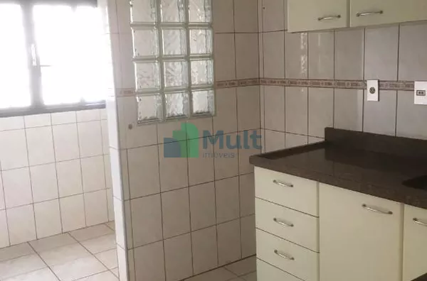 Apartamento reformado em ótima localização no Bairro Jd. Botânico com 68,86m² de área útil.